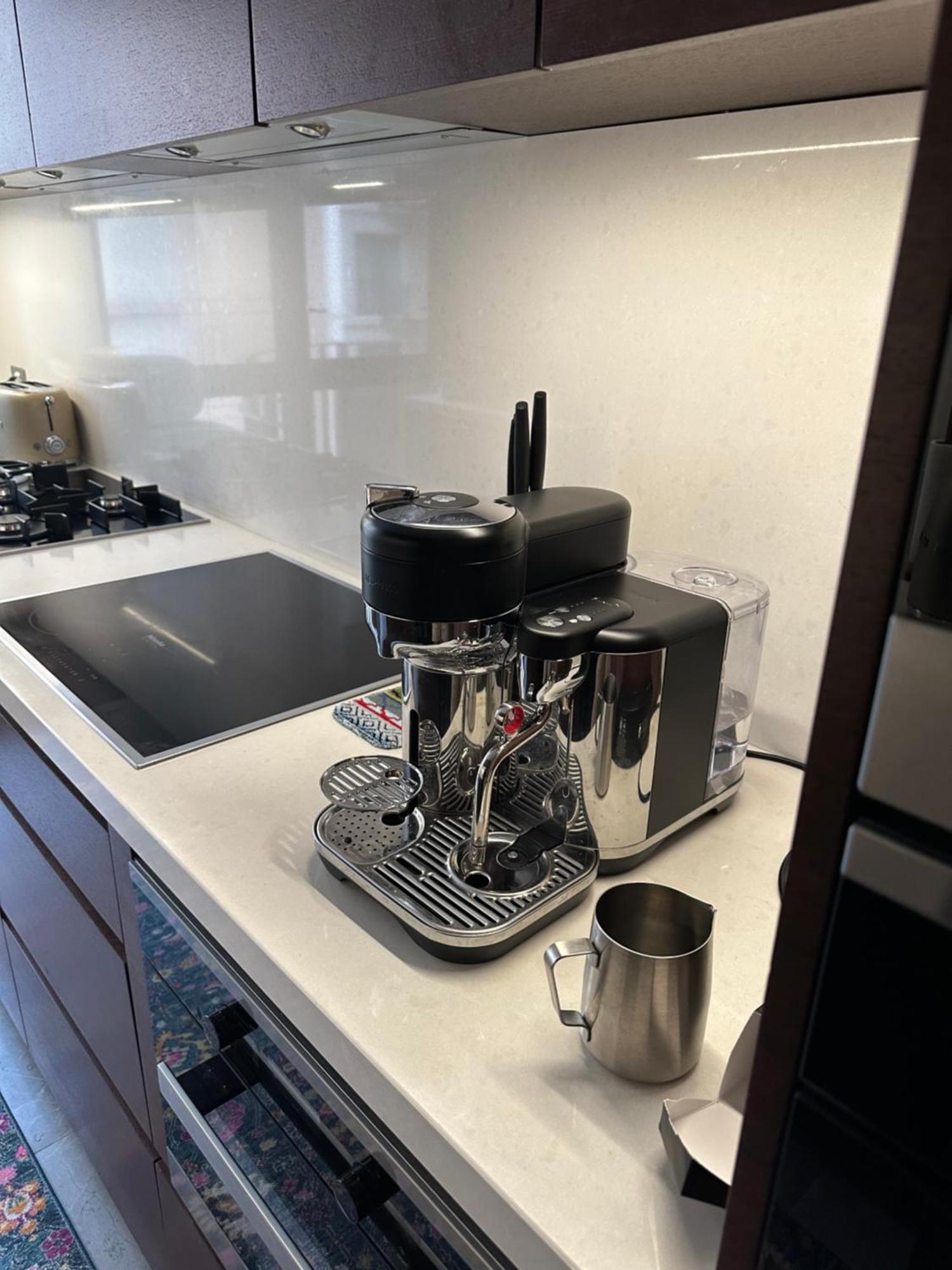 Private 1 Bed Accom With Bathroom In A 3 Bed Apartment - Melb Cbd, Regency Towers - Free Parking, Wifi And Pool Melbourne Ngoại thất bức ảnh