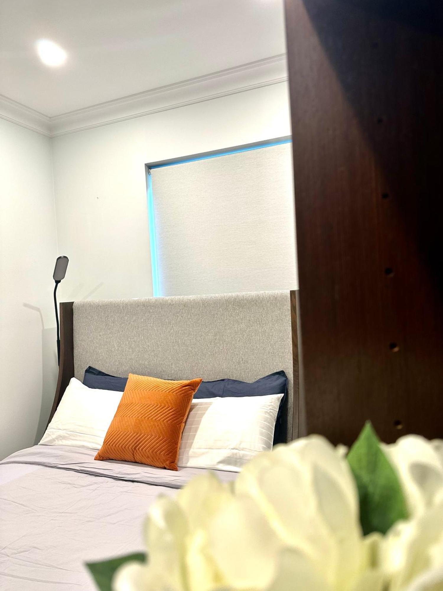 Private 1 Bed Accom With Bathroom In A 3 Bed Apartment - Melb Cbd, Regency Towers - Free Parking, Wifi And Pool Melbourne Ngoại thất bức ảnh